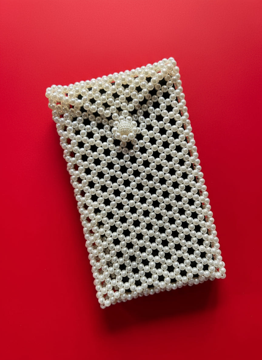 The Pearl Statement Phone Holder
