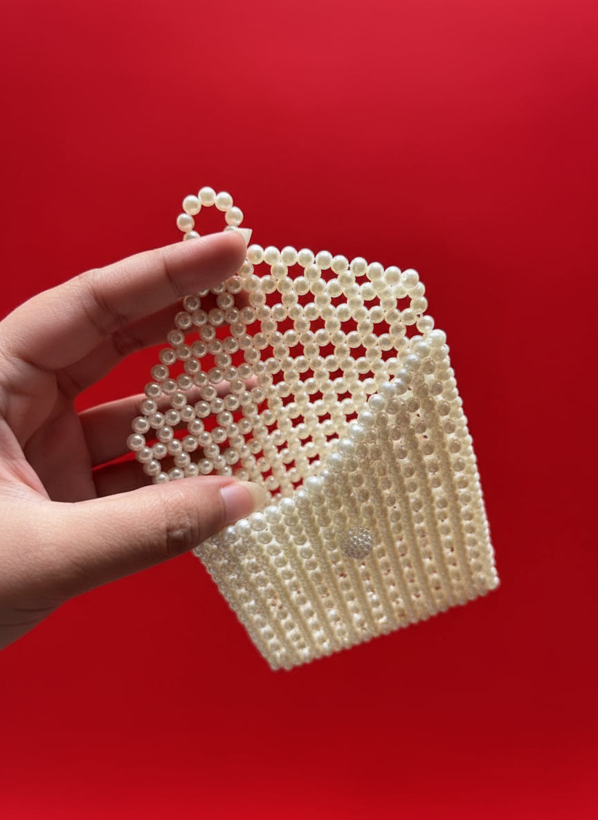 The Pearl Statement Phone Holder